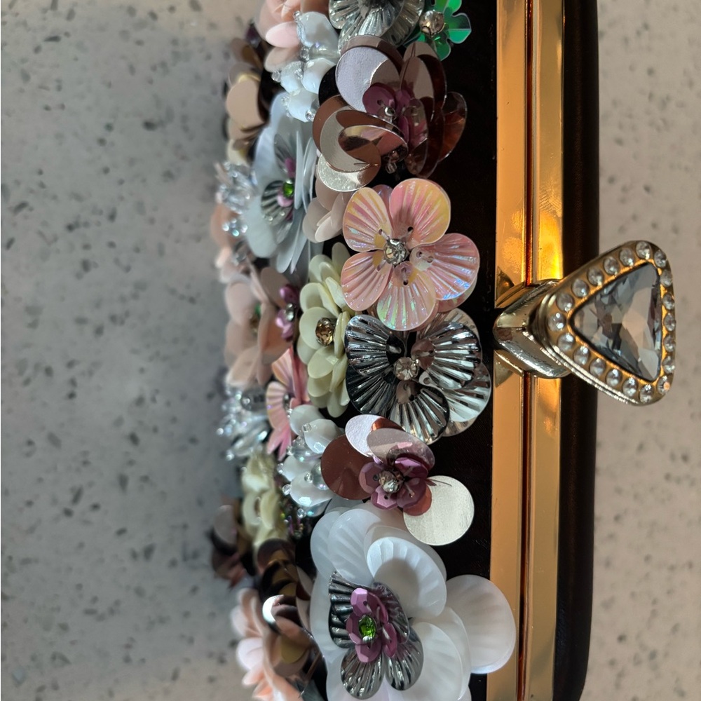 Stunningly Elegant floral Embellished Clutch from Dubai - Picture 3 of 11